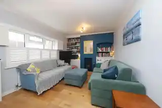 16 Cordingley Road, photo 2