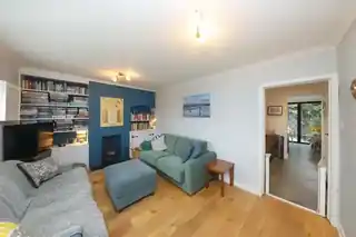16 Cordingley Road, photo 3