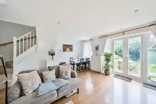 16 Courtens Mews, photo 3