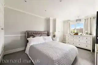 16 Coutts Avenue, photo 4