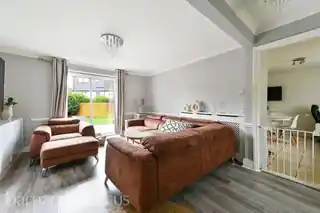 16 Coutts Avenue, photo 2