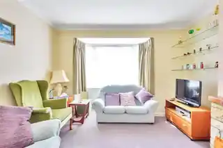 16 Dennis Gardens, photo 3