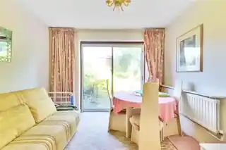 16 Dennis Gardens, photo 4