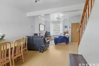 16 Downs Road, photo 3