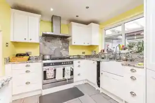 16 Elizabeth Road, photo 3