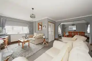 16 Ellingham Road, photo 2
