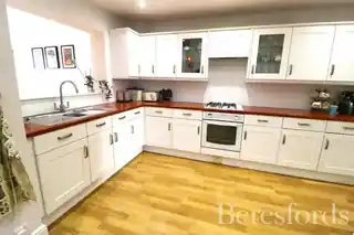 16 Esdaile Gardens, photo 3