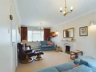 16 Ewhurst Avenue, photo 2