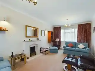 16 Ewhurst Avenue, photo 4