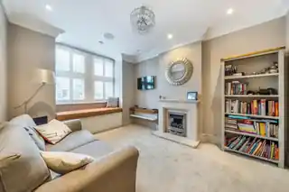 16 Field Lane, photo 3