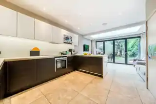 16 Field Lane, photo 2