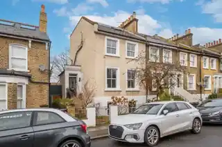 16 Foxberry Road, photo 2