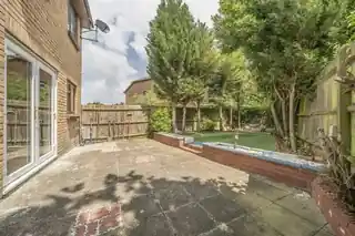16 Gables Close, photo 4