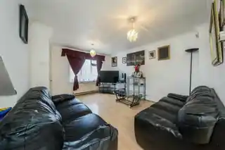 16 Gables Close, photo 2