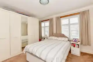 16 Gainsborough Road, photo 4