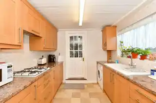 16 Gainsborough Road, photo 3