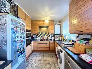 16 Grovebury Road, photo 3