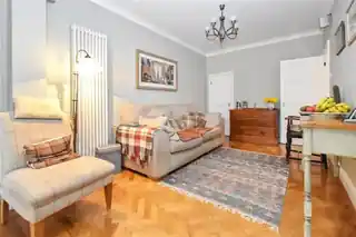 16 Halcot Avenue, photo 4
