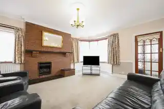 16 Harvel Crescent, photo 2
