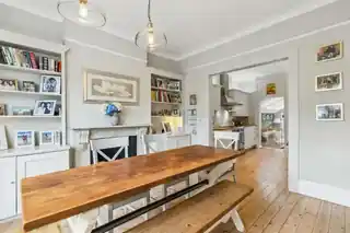 16 Heathfield Gardens, photo 2