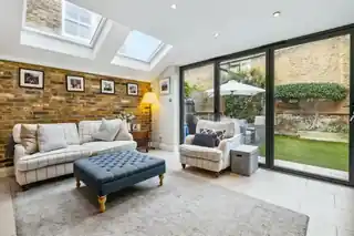 16 Heathfield Gardens, photo 3