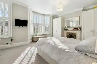 16 Heathfield Gardens, photo 4