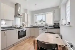 16 Hennessey Mews, photo 3