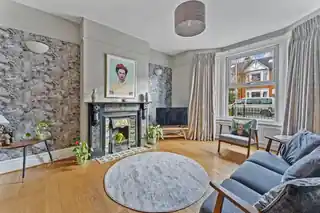 16 Herongate Road, photo 2