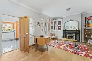 16 Herongate Road, photo 4