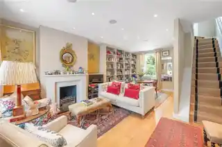 16 Hillgate Place, photo 2
