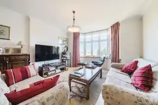 16 Hillside, photo 2