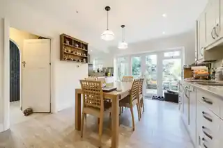16 Hillside, photo 4