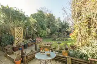 16 Hillside, photo 3
