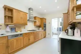 16 Holden Road, photo 4