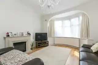 16 Holden Road, photo 2