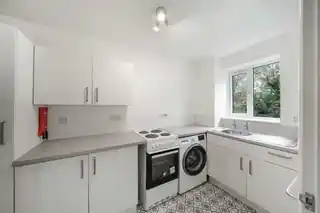 16 Linwood Crescent, photo 3