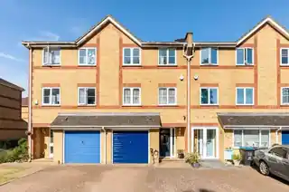 16 Livesey Close, photo 2