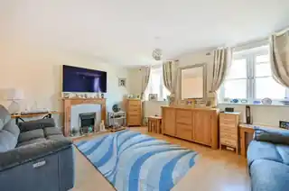 16 Livesey Close, photo 4