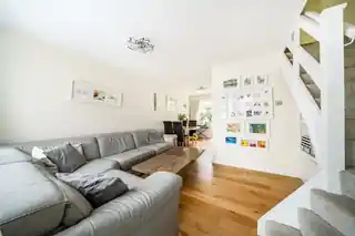 16 Mornington Walk, photo 2