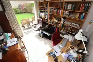 16 Oxford Gardens, photo 2