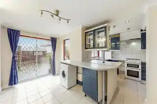 16 Pettsgrove Avenue, photo 2
