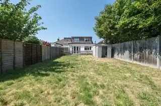 16 Pield Heath Avenue, photo 2