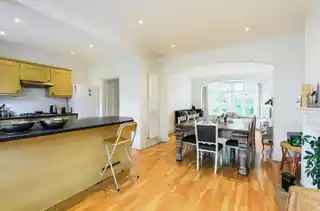 16 Raleigh Drive, photo 3