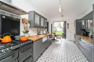 16 Rathcoole Gardens, photo 4