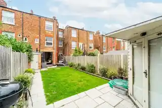 16 Rathcoole Gardens, photo 3
