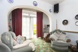 16 Ridgeway Gardens, photo 4