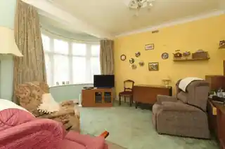 16 Ridgeway Gardens, photo 2