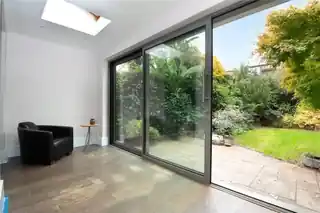 16 Saville Road, photo 2