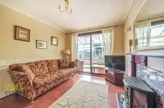 16 Shirley Gardens, photo 3