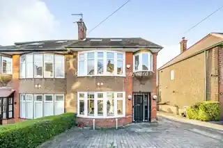 16 Slades Gardens, photo 2